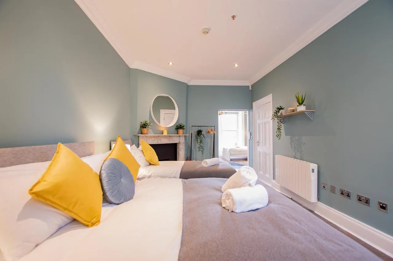 The Yellow Door By Shortstays Dublin Holiday home