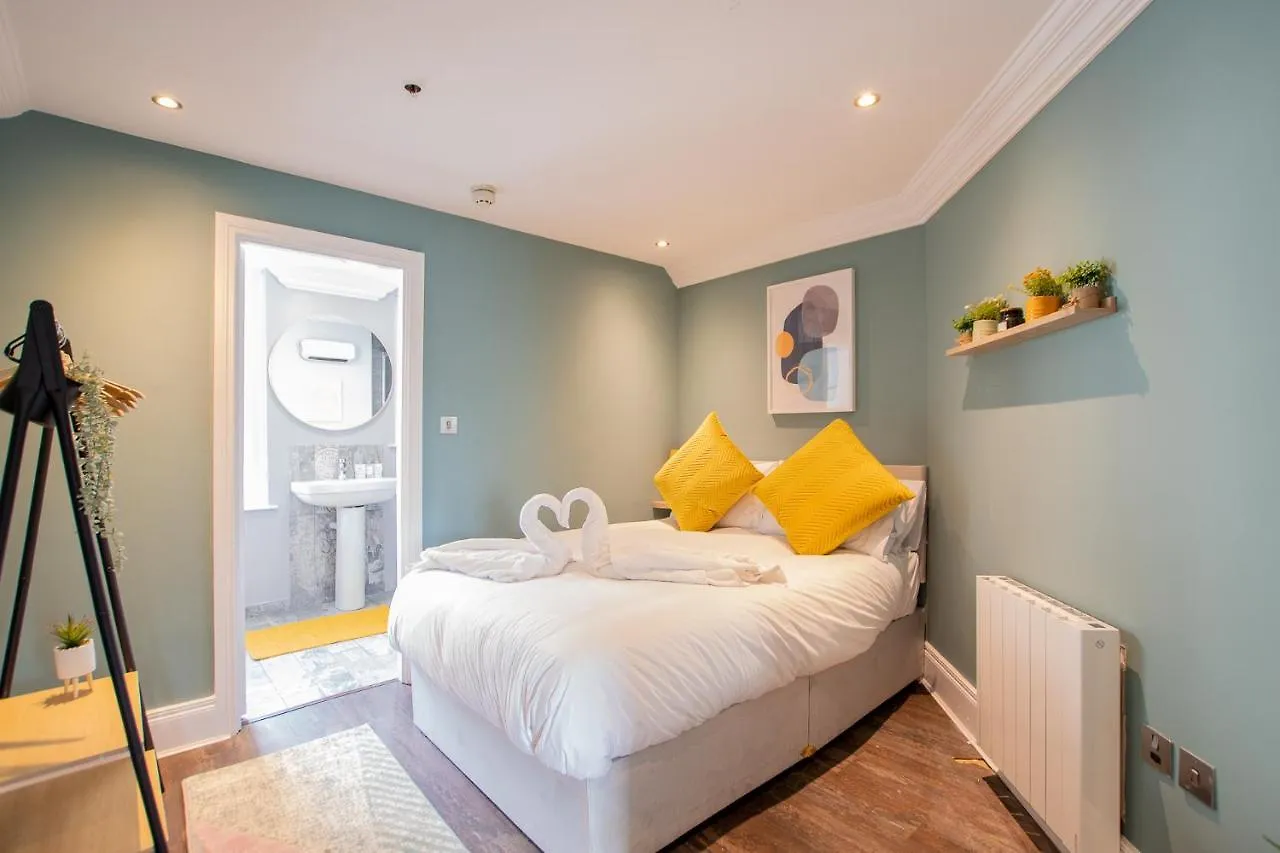 The Yellow Door By Shortstays Dublin Holiday home