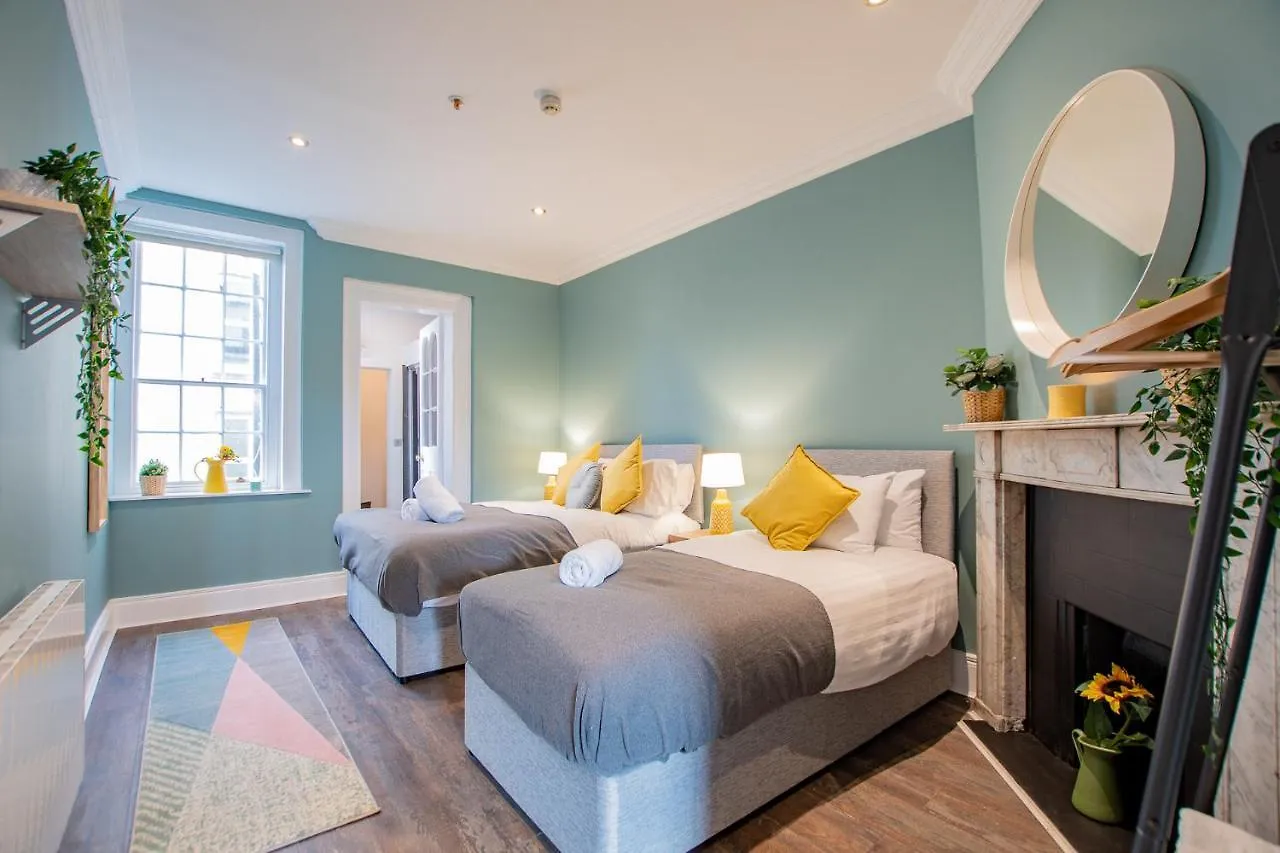 Ferienhaus The Yellow Door By Shortstays Dublin