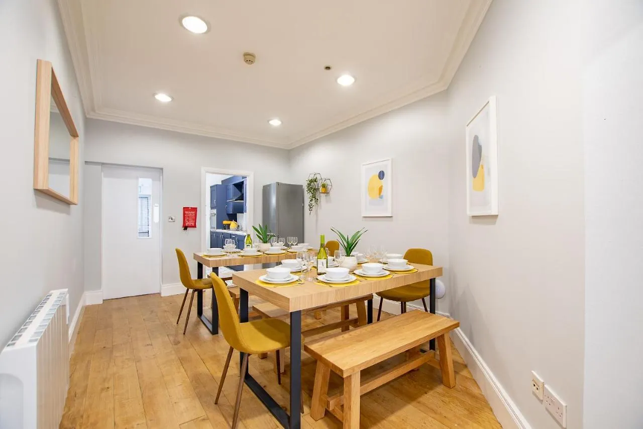 The Yellow Door By Shortstays Dublin 0*,