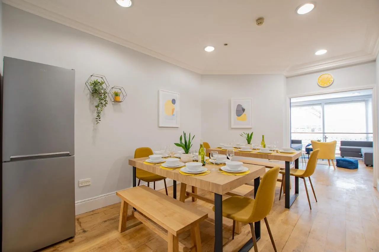 The Yellow Door By Shortstays Dublin 0*,  Irland