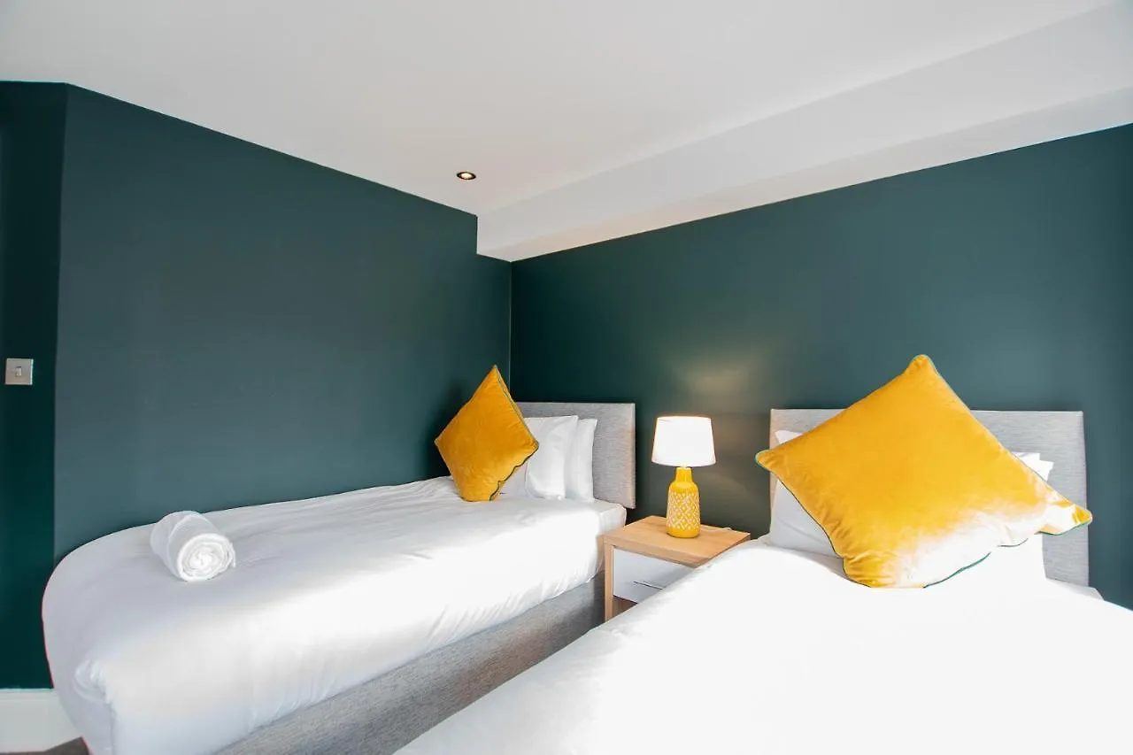 The Yellow Door By Shortstays Dublin Holiday home