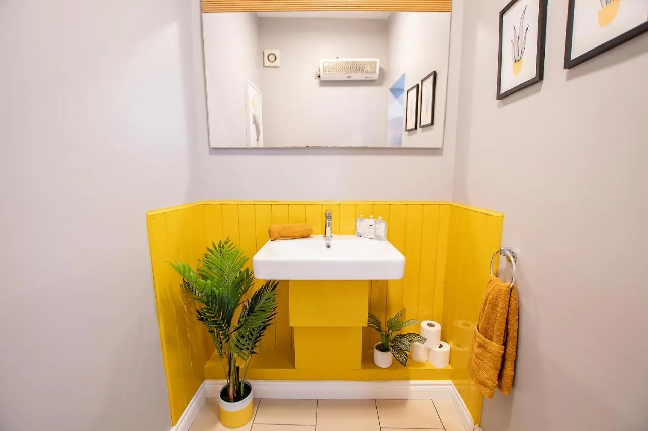 The Yellow Door By Shortstays Dublin 0*,  Ireland